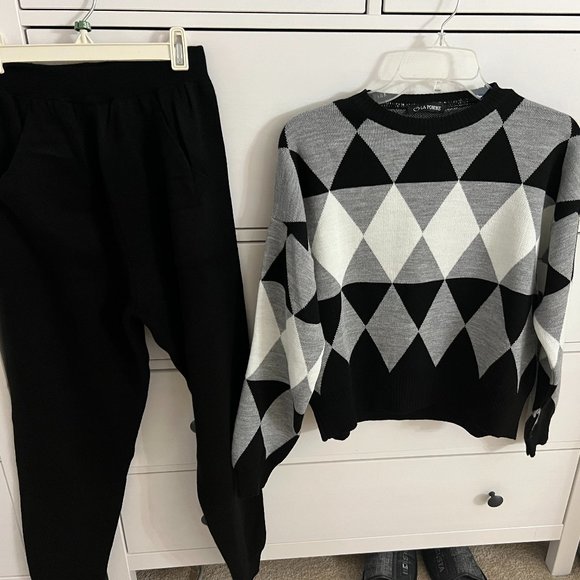 sweater with pants never worn , no tags - Picture 1 of 3
